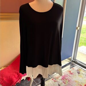 Comfortable Black and White Women's Top